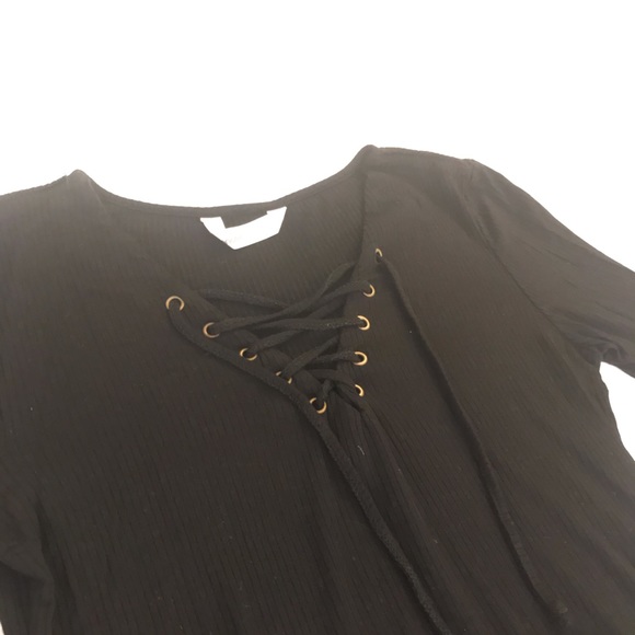 🌼3/$30 Lace-Up Long Sleeve - Picture 3 of 3